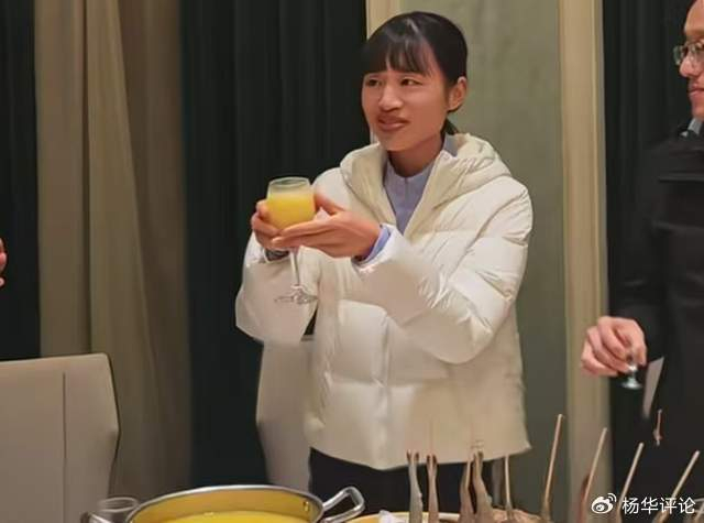 乐鱼体育登陆-张水华在酒桌前腼腆甚至社恐，与所有人都格格不入：我不太会说话|张德顺|李美珍|马拉松|全运会|生理期_新浪体育_新浪新闻