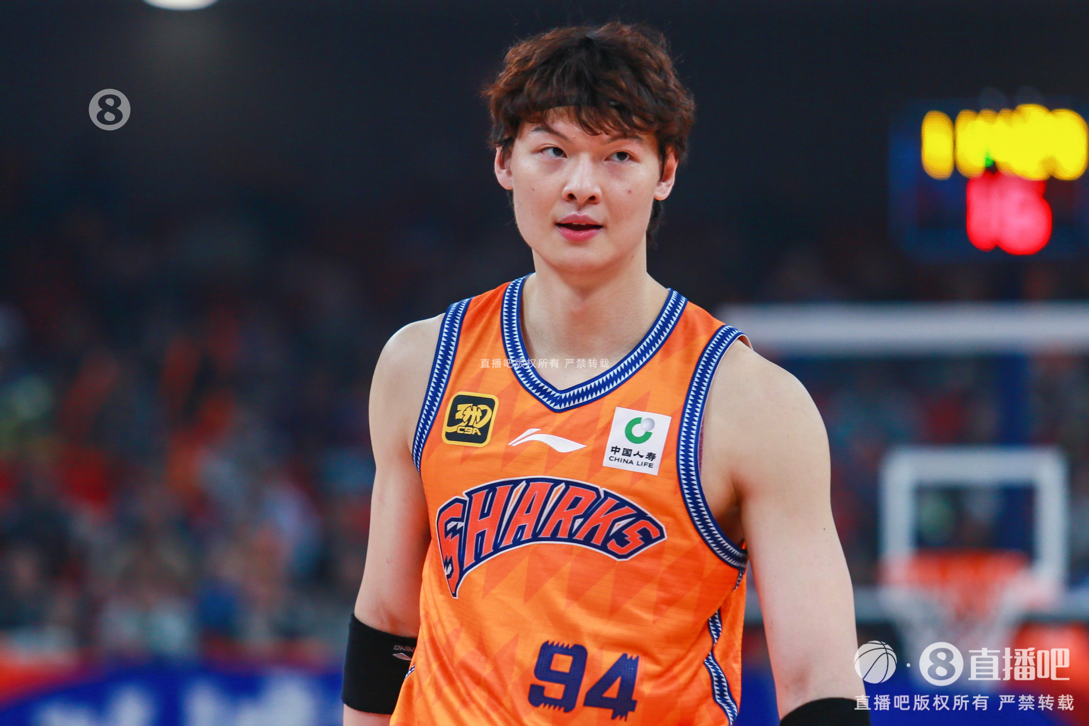 乐鱼注册-媒体人：王哲林无论顺境逆境都兢兢业业打球 他的职业态度被低估